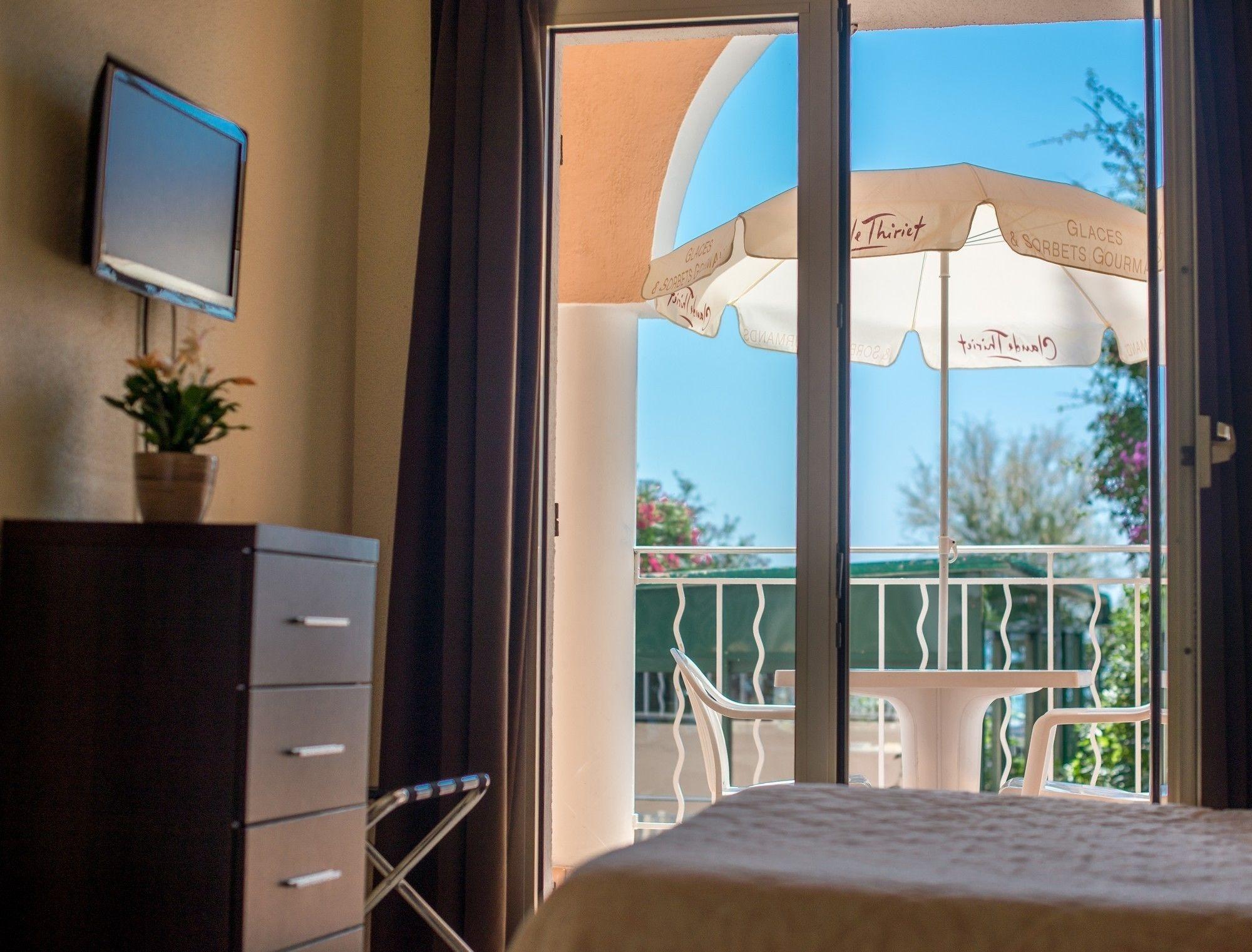 Hotel Et Appartements Reine D'Azur Roquebrune-Cap-Martin Exterior foto